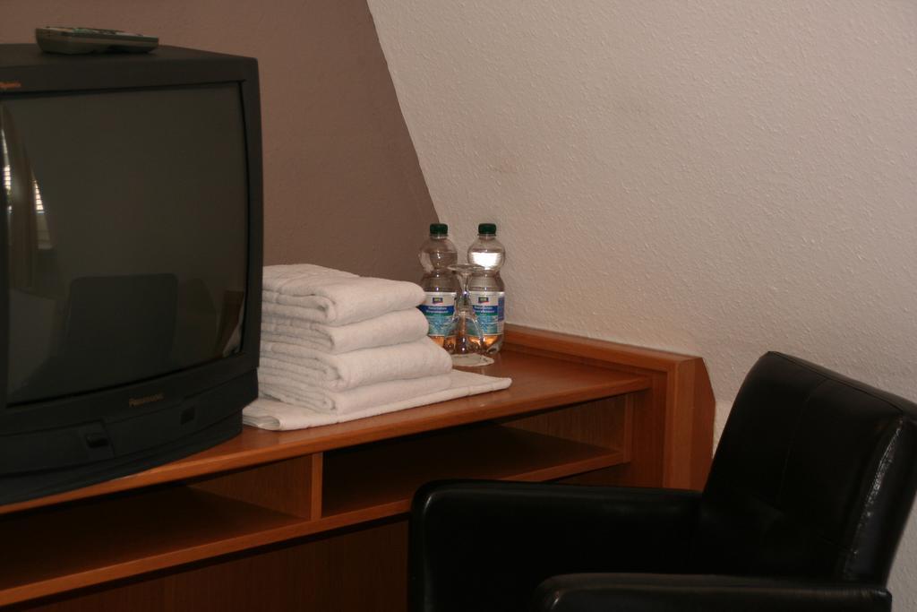 Restaurant Orakel Hotel Oberstenfeld Bilik gambar